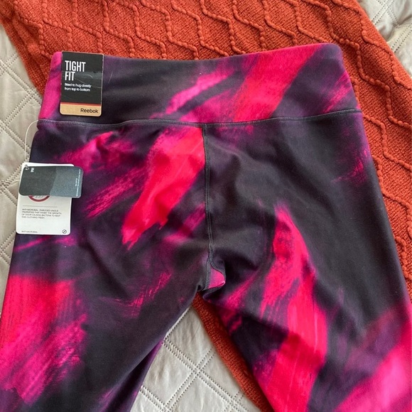💜2 for $20💜 NTW Reebook Capri Leggings - Picture 3 of 3